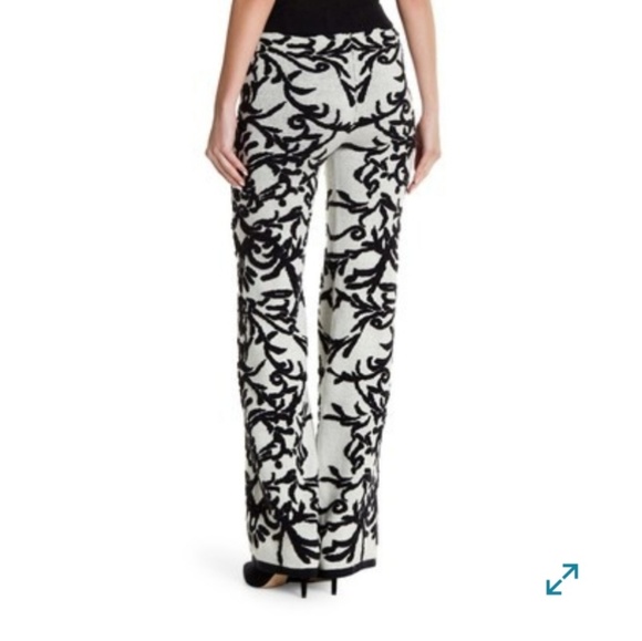 Vertigo Paris Patterned knit flare pant size M - Picture 2 of 7